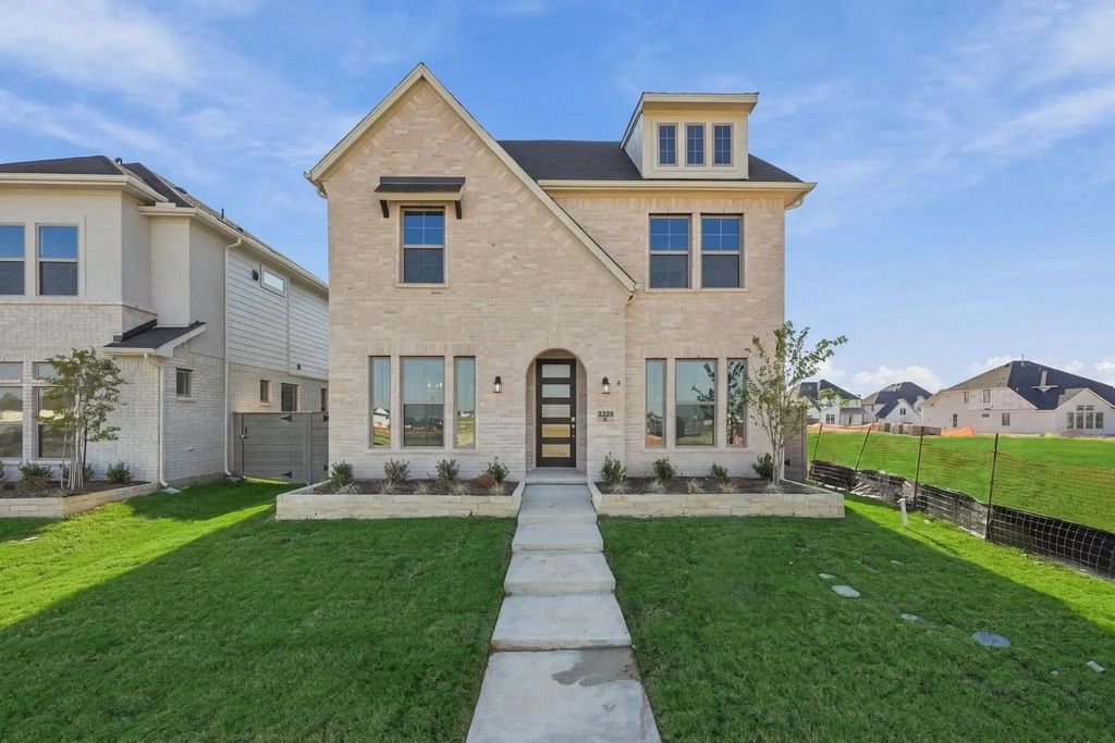 2428 Trailrunner Drive, Celina
