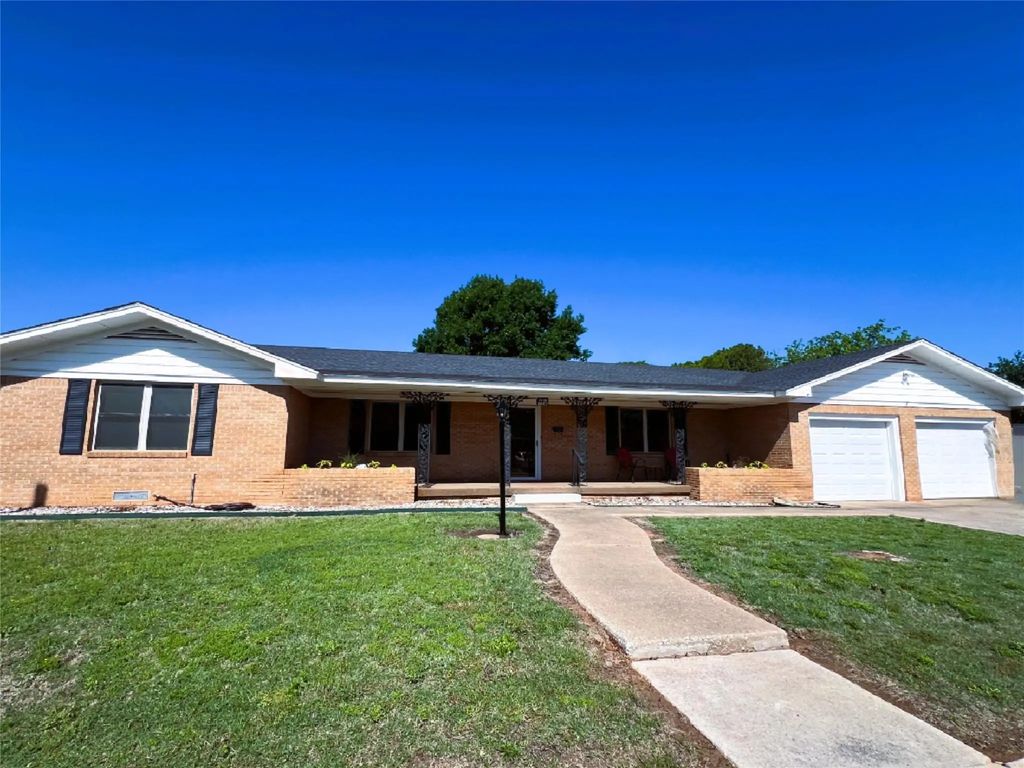 211 S Crockett, Henrietta