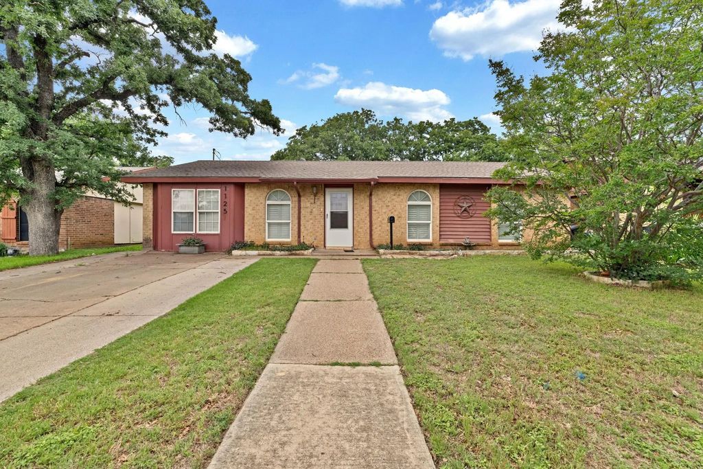 1125 Hillwood Drive, Lewisville