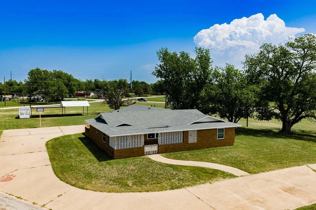 1001 E Nevada, Seymour