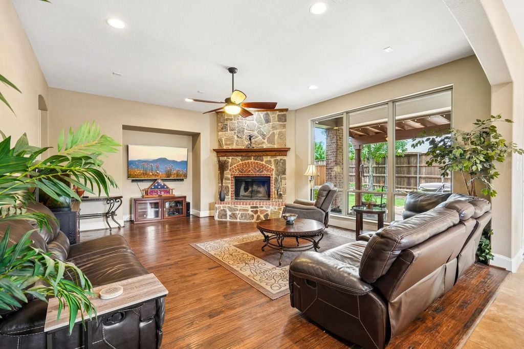 812 Moss Cliff Circle, McKinney