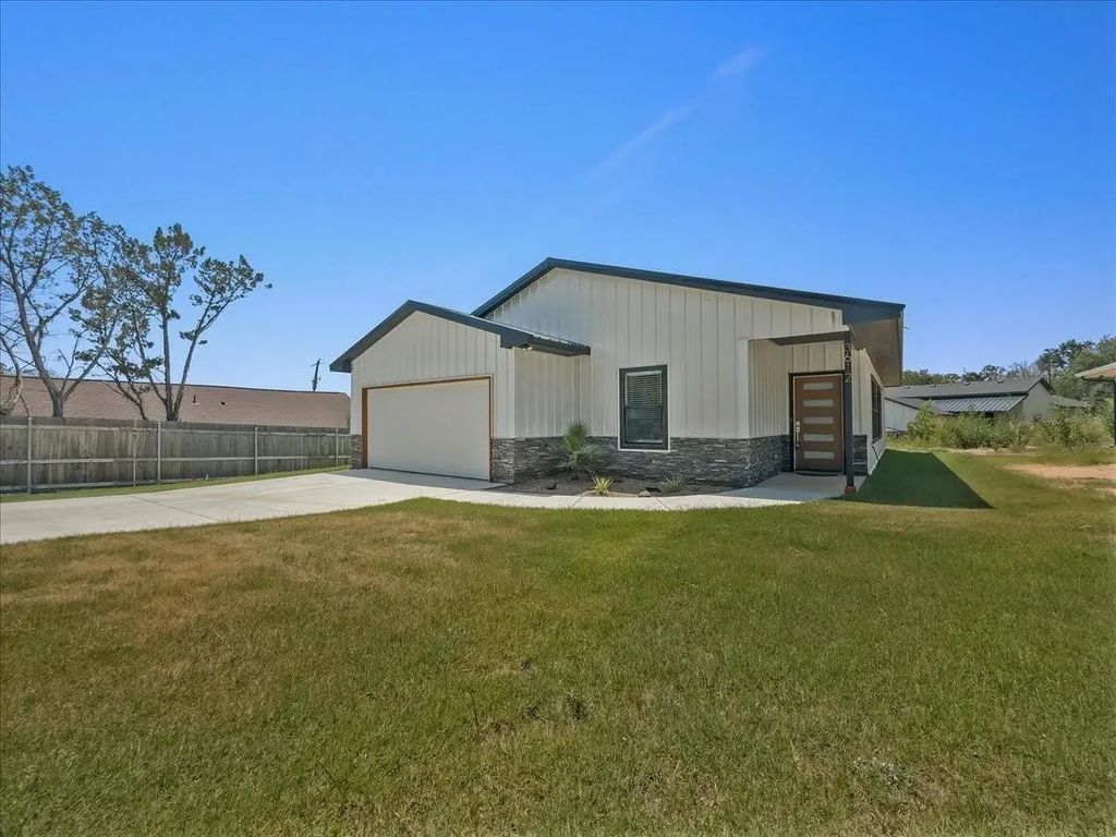 3612 Broken Bow Drive, Granbury