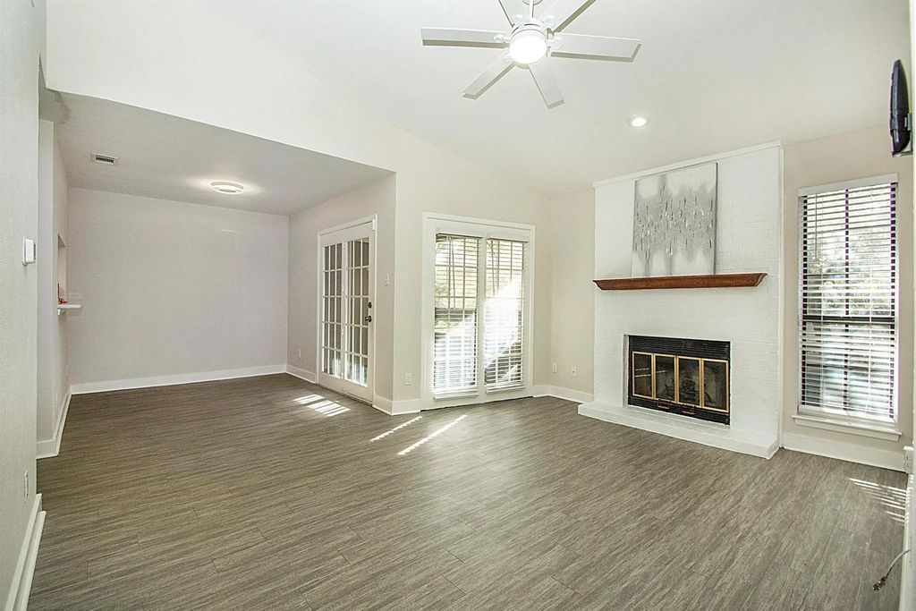1104 Riverchase Lane 204, Arlington