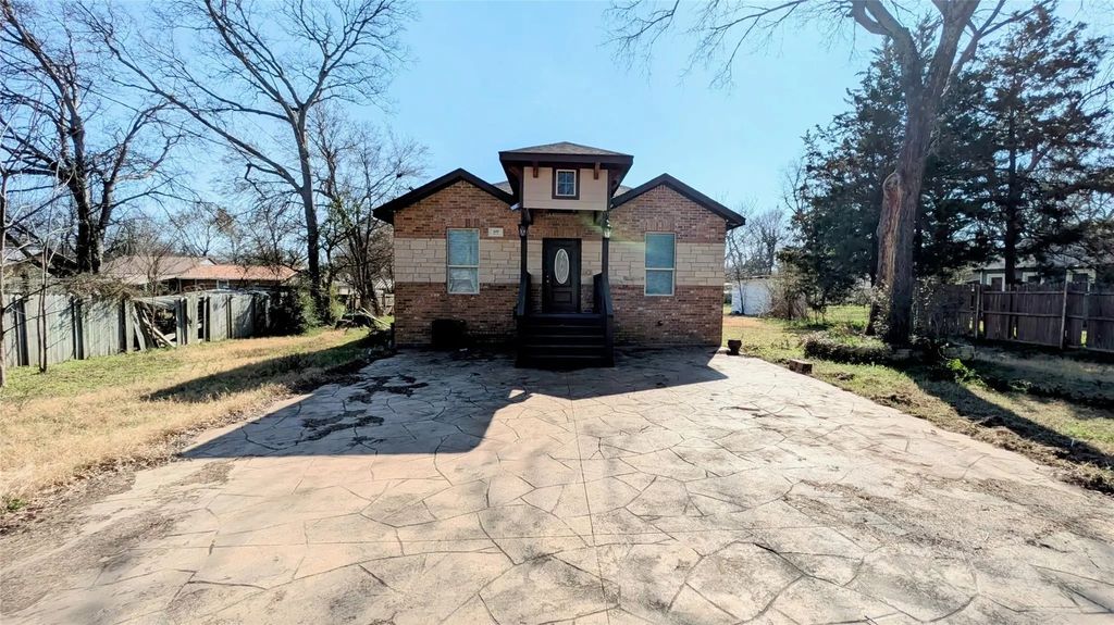 409 Giles Street, Mineola