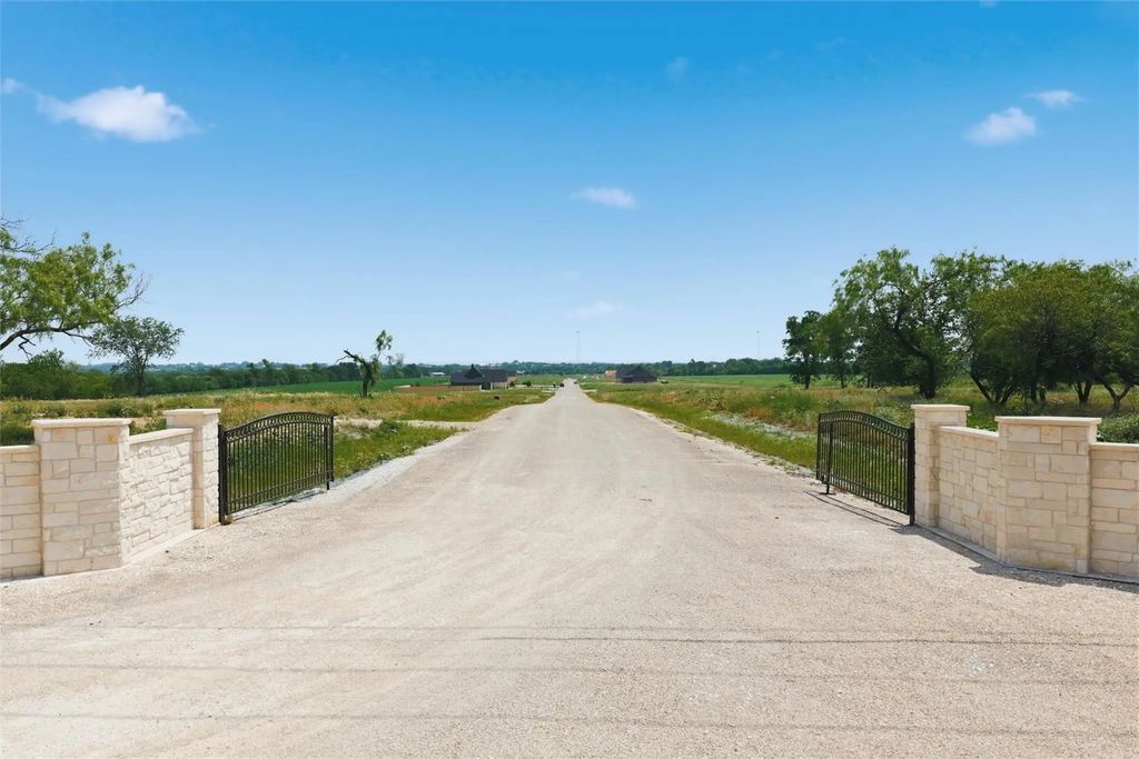 268 Lacek Mill Rd, China Spring