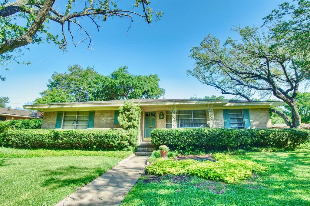 4901 Pine Avenue, Waco