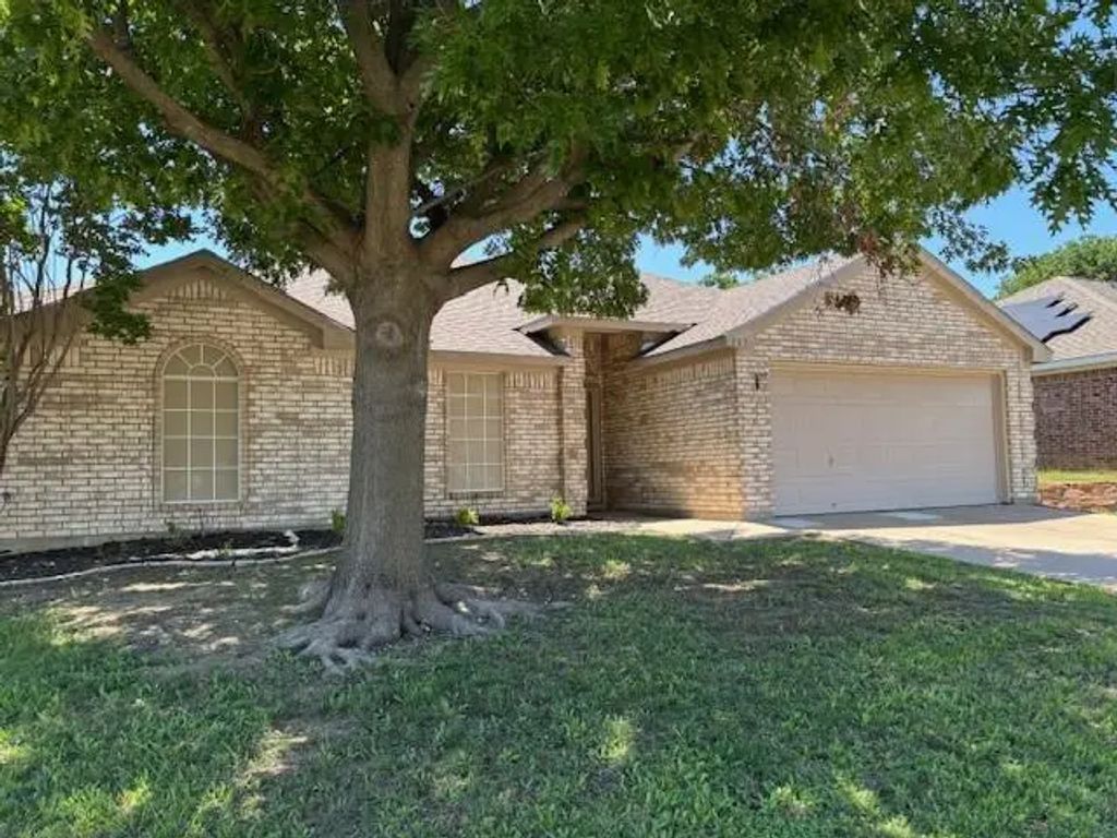 557 Marybeth Drive, Burleson