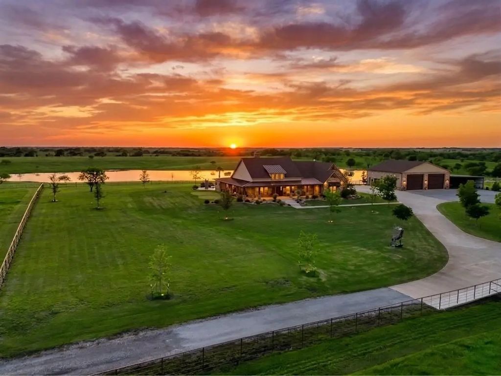 501 Alsdorf Road, Ennis