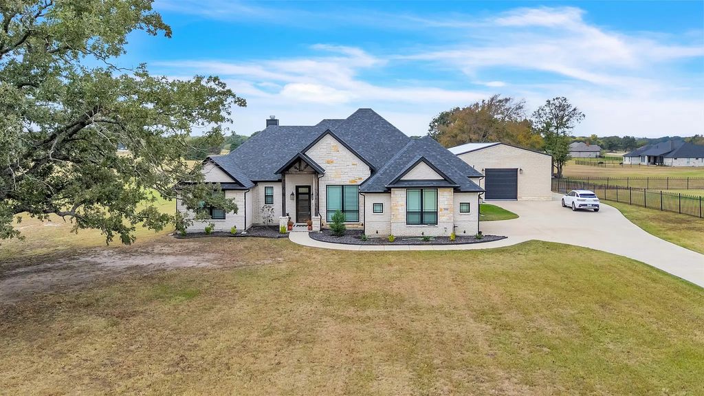 2044 Eastfield Drive, Wills Point