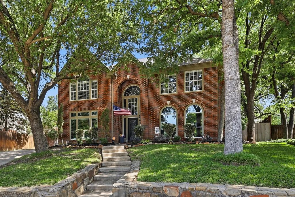 805 Highland Lakes Court, Keller