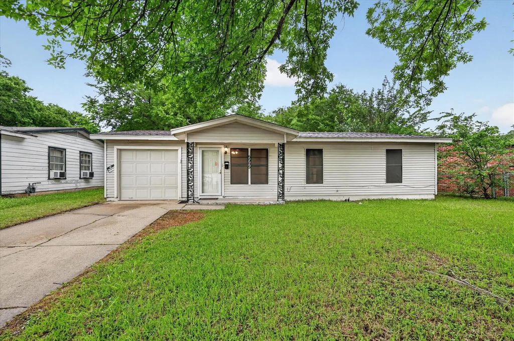 5555 Pinson Street, Fort Worth