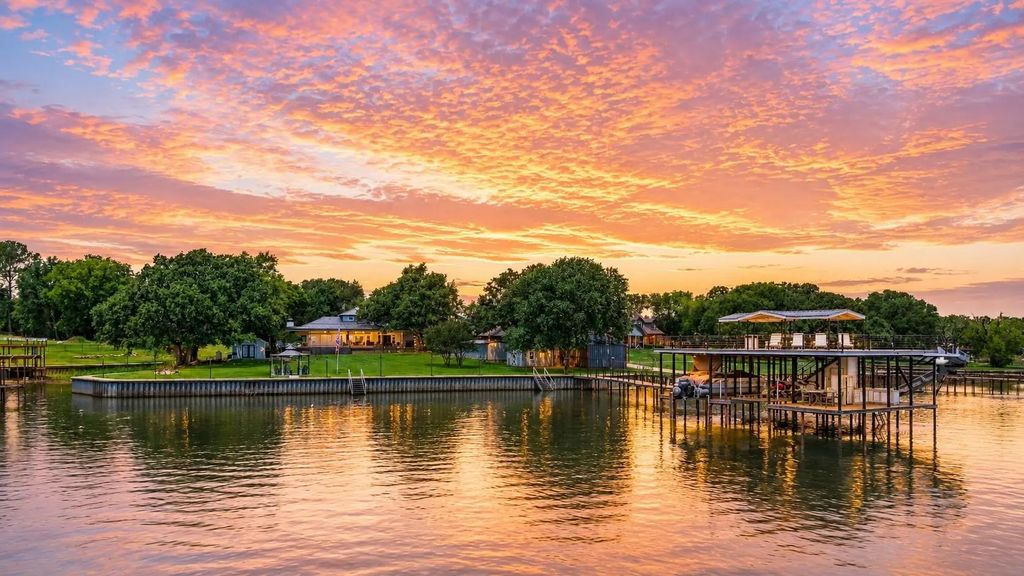 1301 Oak Hill Drive, Kemp