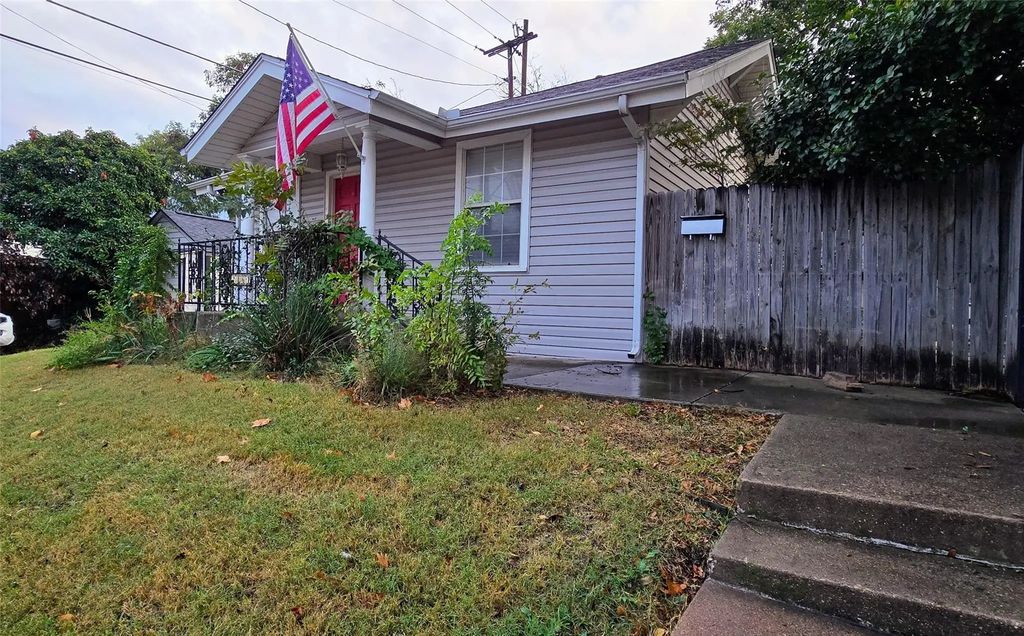 2861 W Devitt Street, Fort Worth