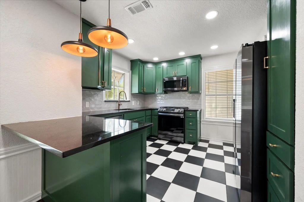 4521 Calmont Avenue, Fort Worth