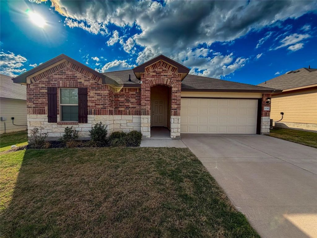 1036 Chambray Drive, Troy