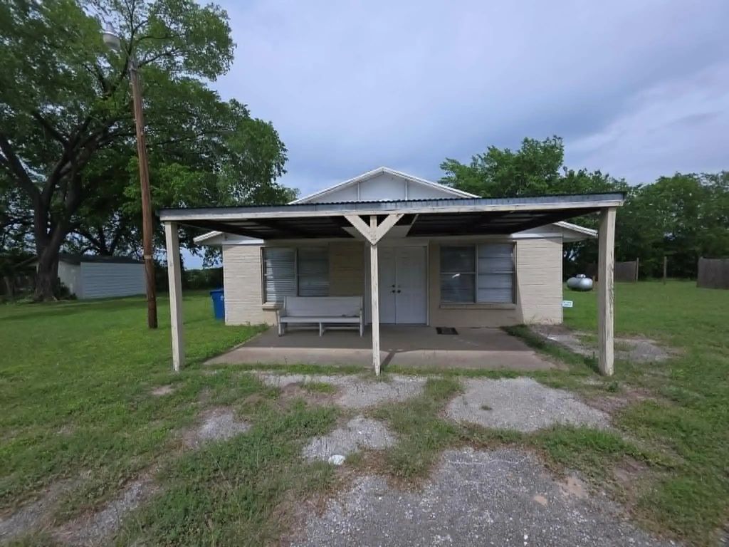 932 Highway 171, Mexia