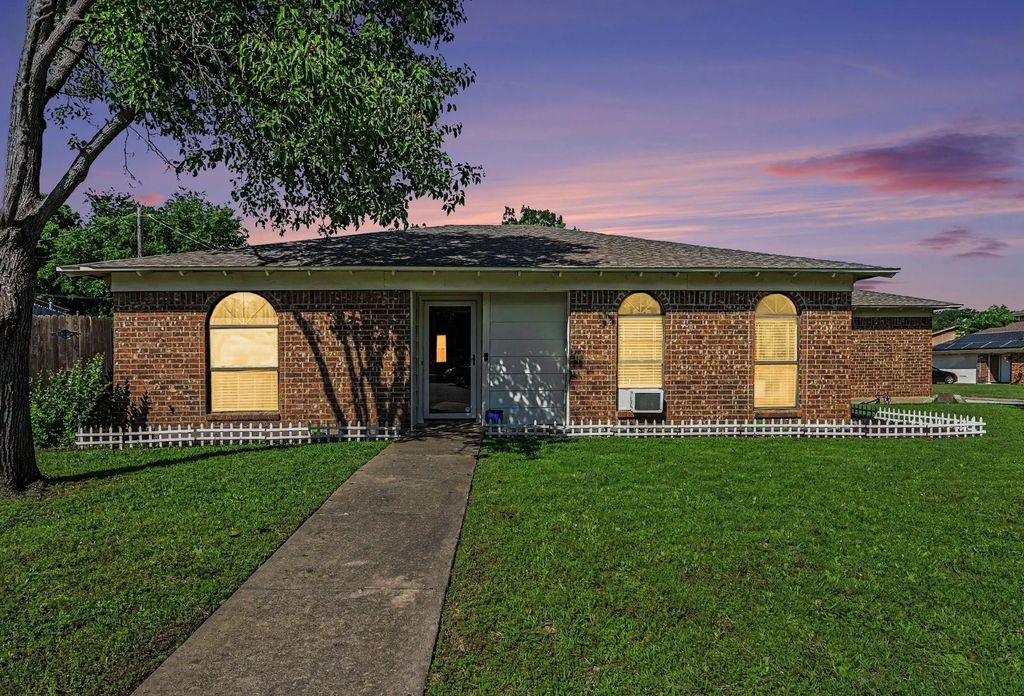 8553 James Court, White Settlement