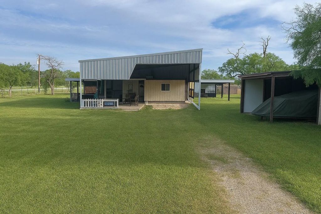 2021 Glen Oaks Drive, May