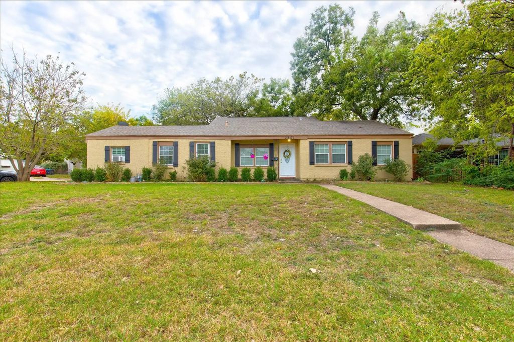 2801 W Biddison Street, Fort Worth