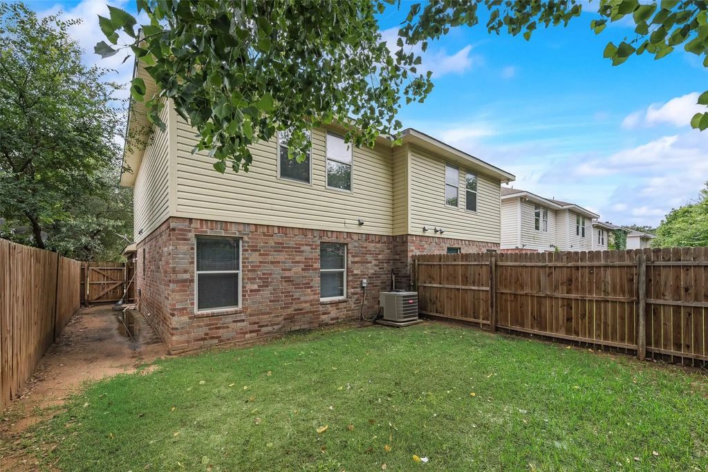 1233 & 1237 Village Garden Drive, Azle