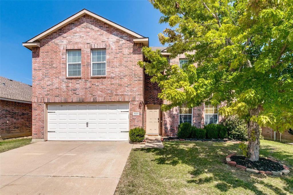 1629 Quails Nest Drive, Fort Worth