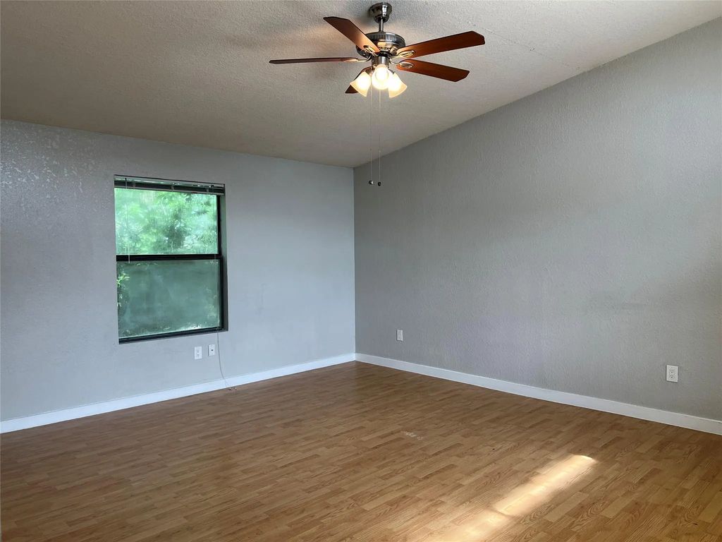 701 W Sycamore Street 304, Denton