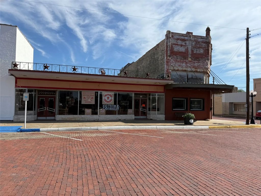 104 E Main Street, Honey Grove