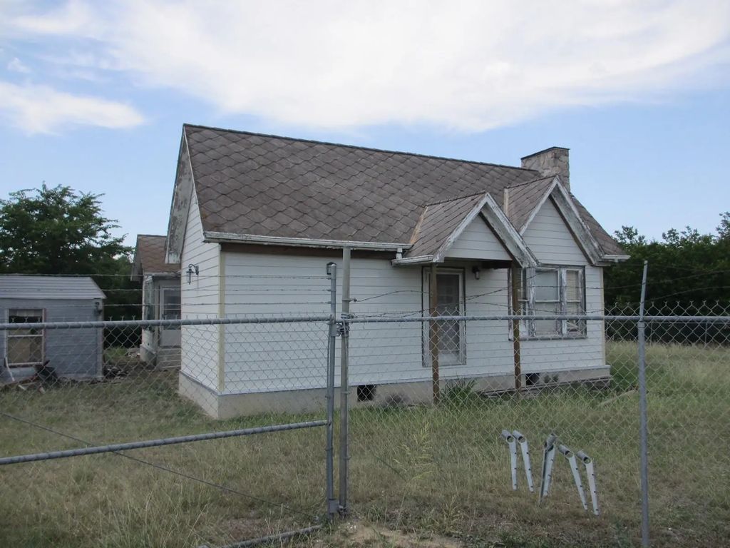 417 Corsicana Highway, Hillsboro