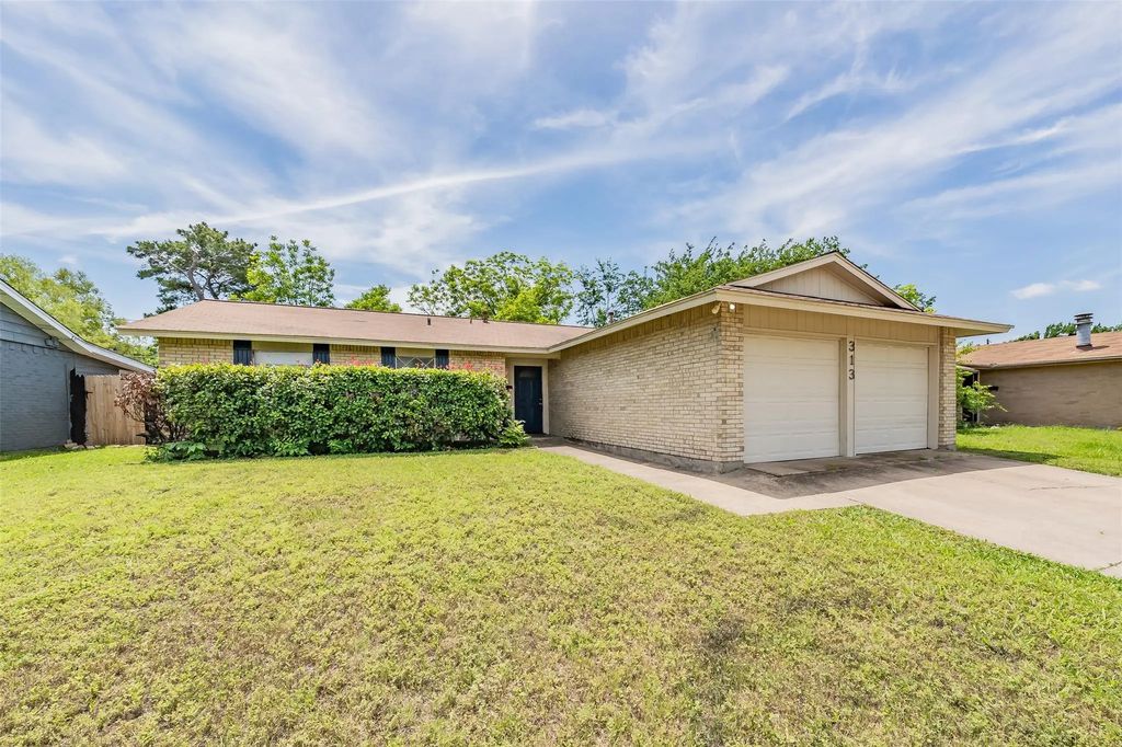 313 Hawthorne Lane, Grand Prairie