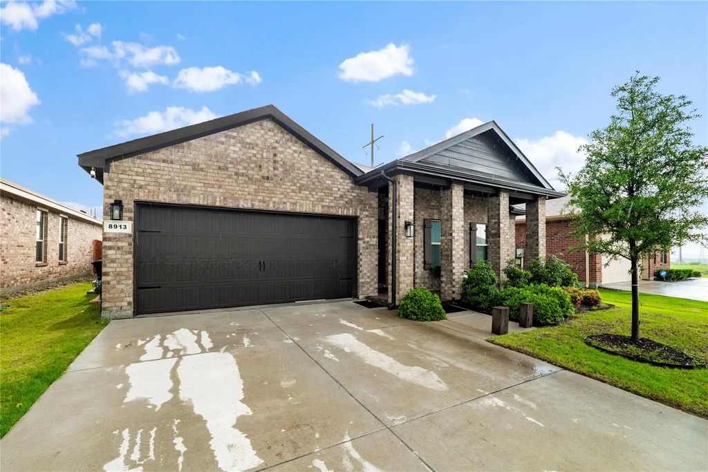 8913 Timber Gulch Circle, Fort Worth