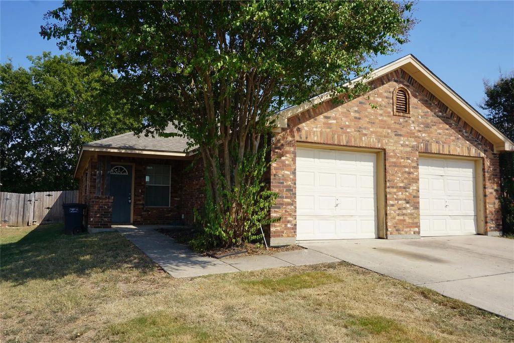 7819 Novella Drive 7817, Fort Worth
