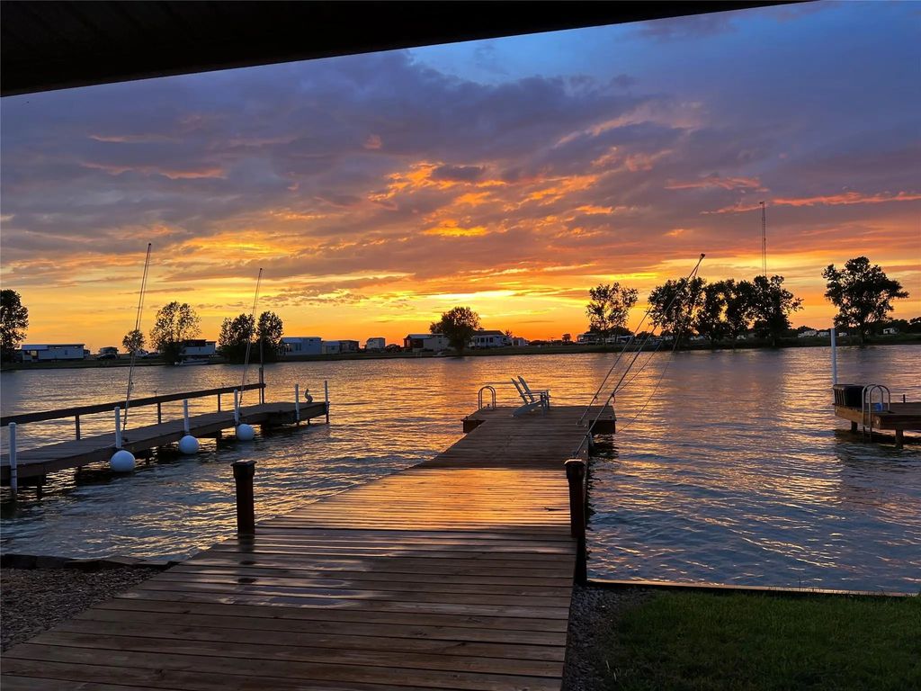 2058 Pelican Isle Drive, Kerens