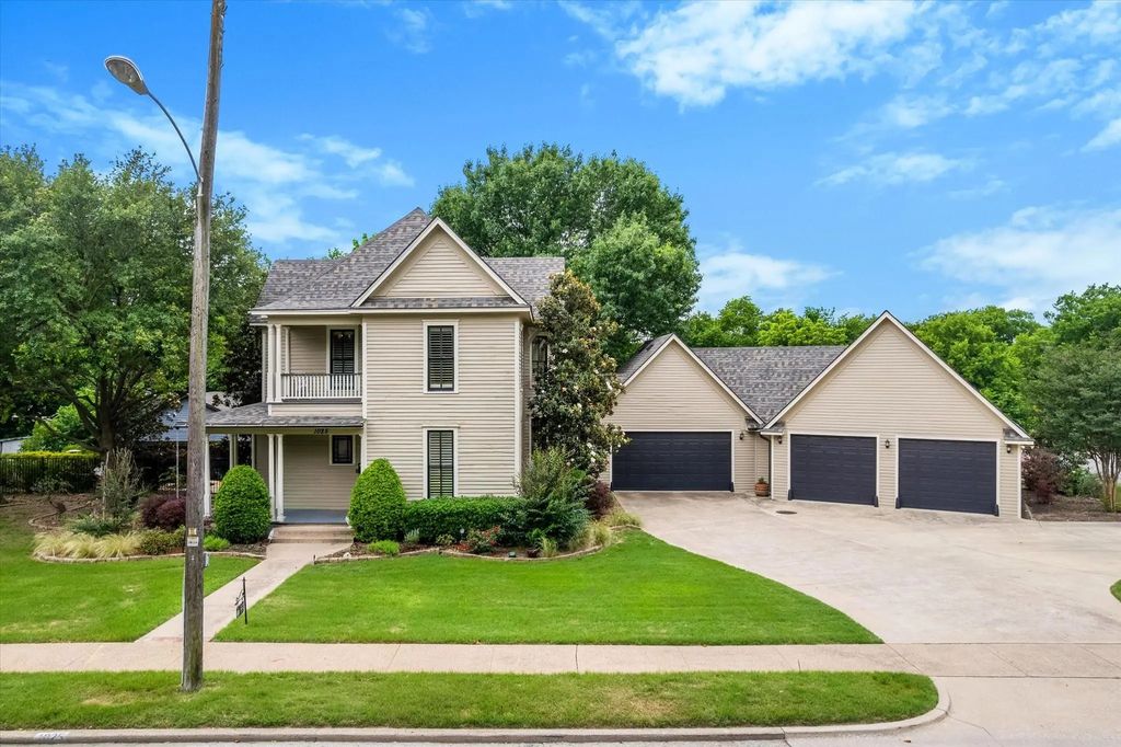 1025 W Main Street, Waxahachie