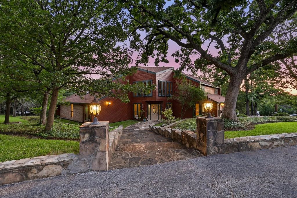 122 Brookdale Drive, Highland Village