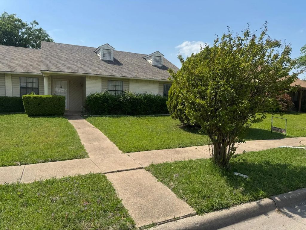 1113 Maydelle Lane, Garland