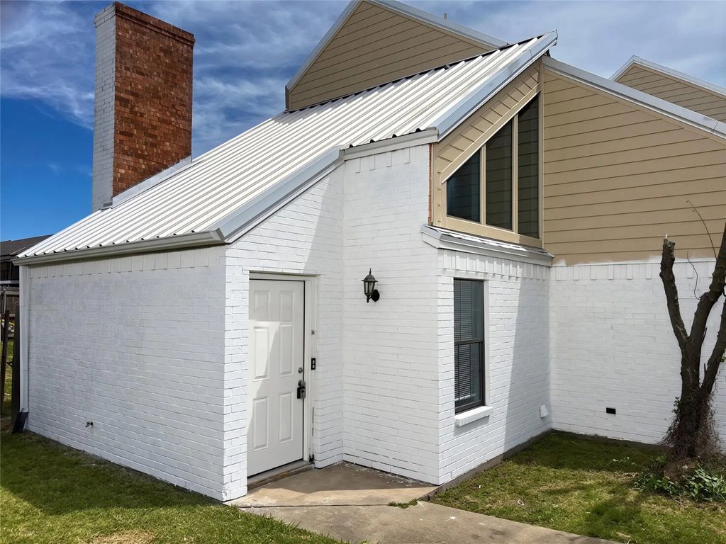 1900 W Taylor Street 2, Sherman