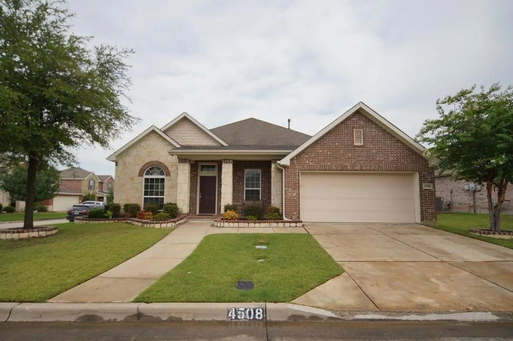 4508 Fox Rio Trail, Arlington