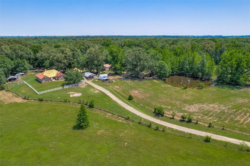 115 County Road 3302, Omaha