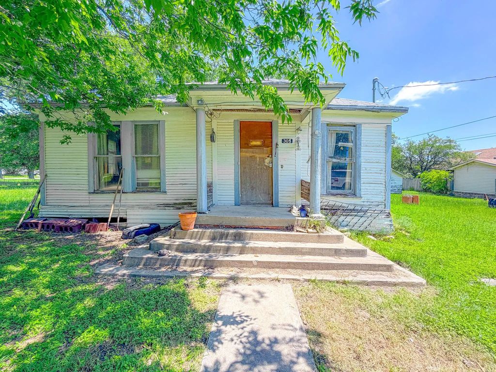 305 N 3rd Street, Coolidge