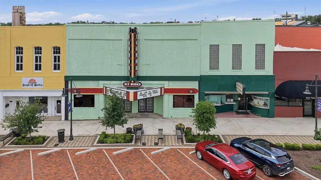 218 W Main Street, Denison