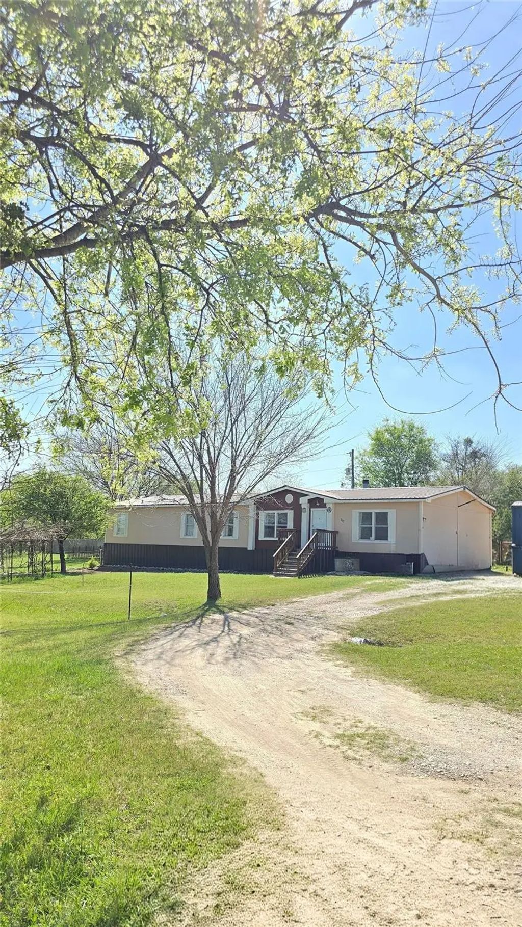 119 Enchanted Lakes Drive, Azle