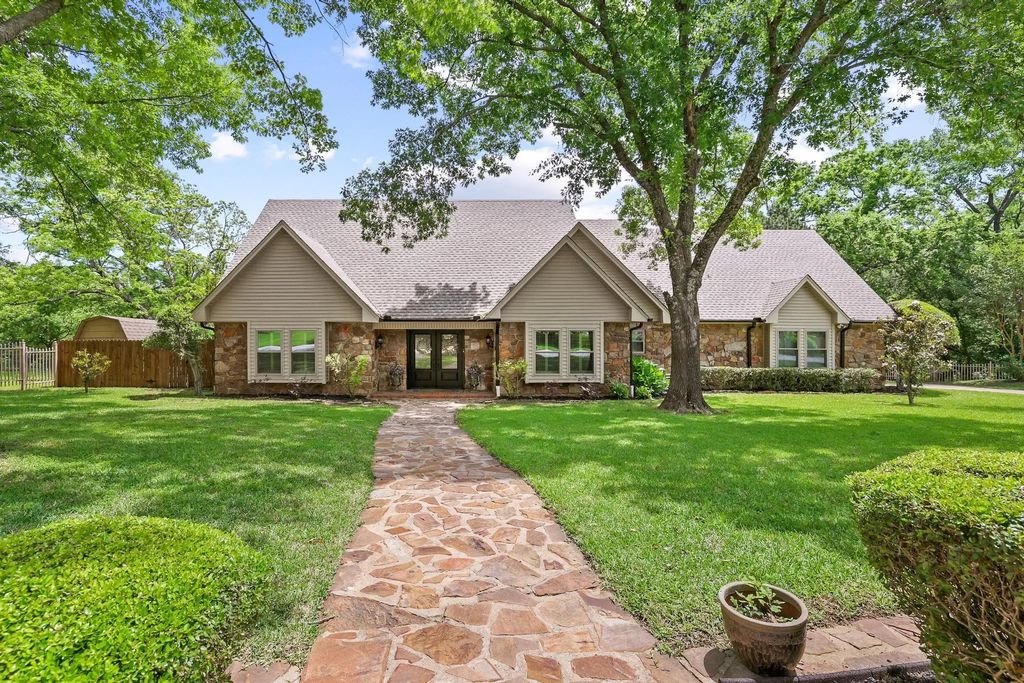 80 River Hills Drive, Denison