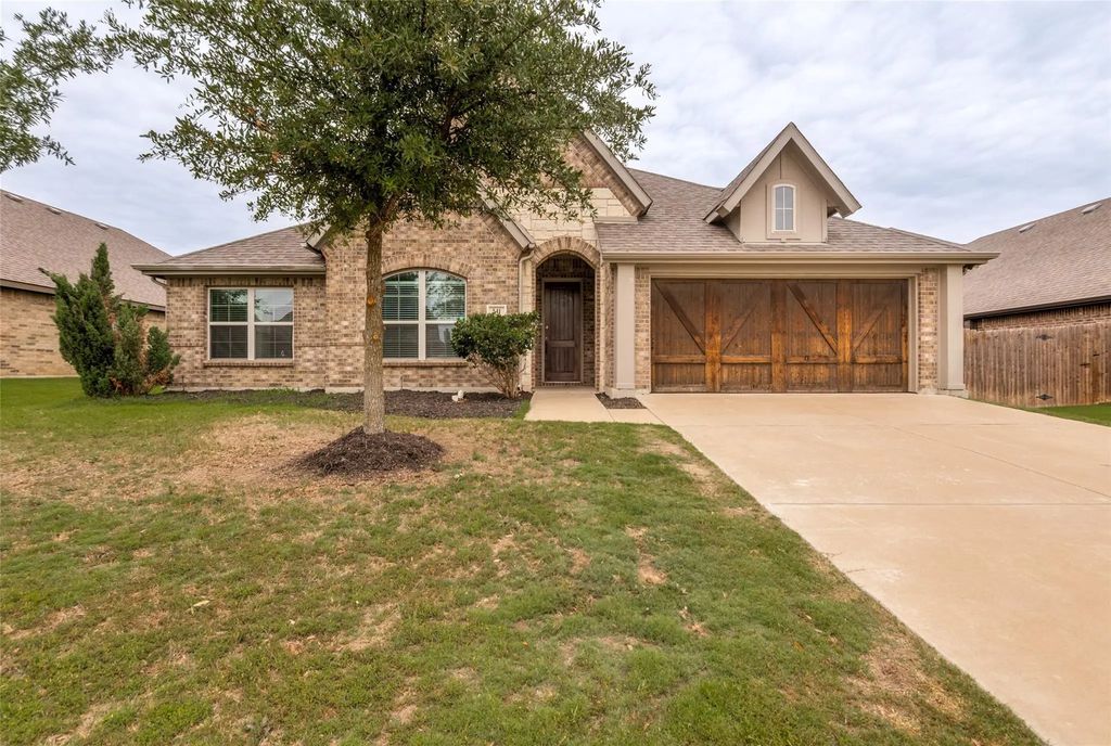 541 Windrow Lane, Waxahachie
