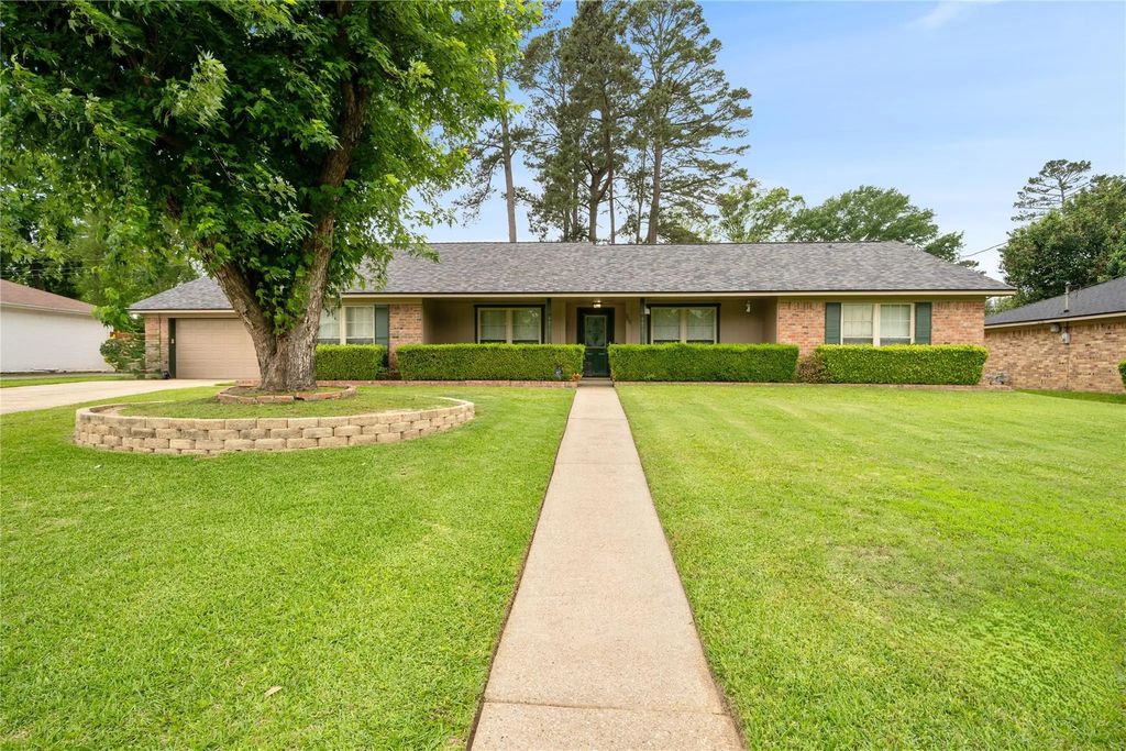 505 Country Club Drive, Marshall
