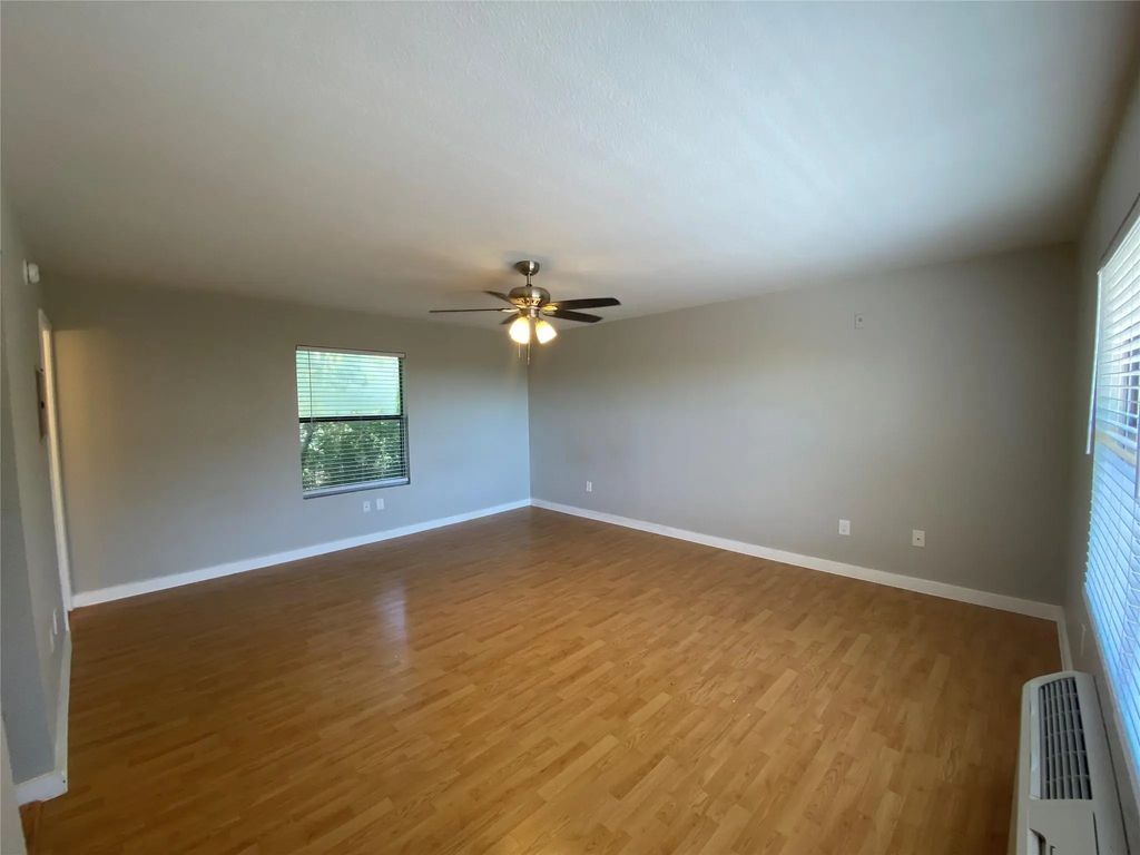 701 W Sycamore Street 102, Denton