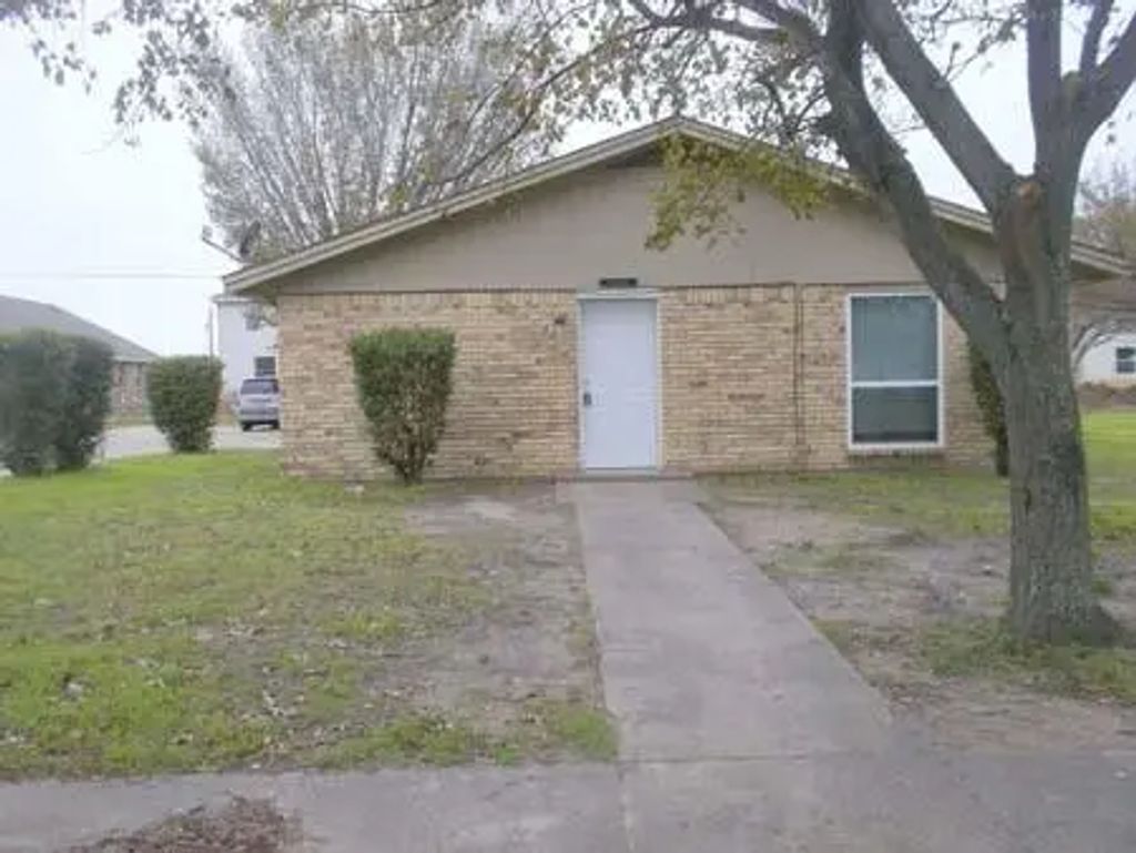 1504 Cardinal Drive, Ennis