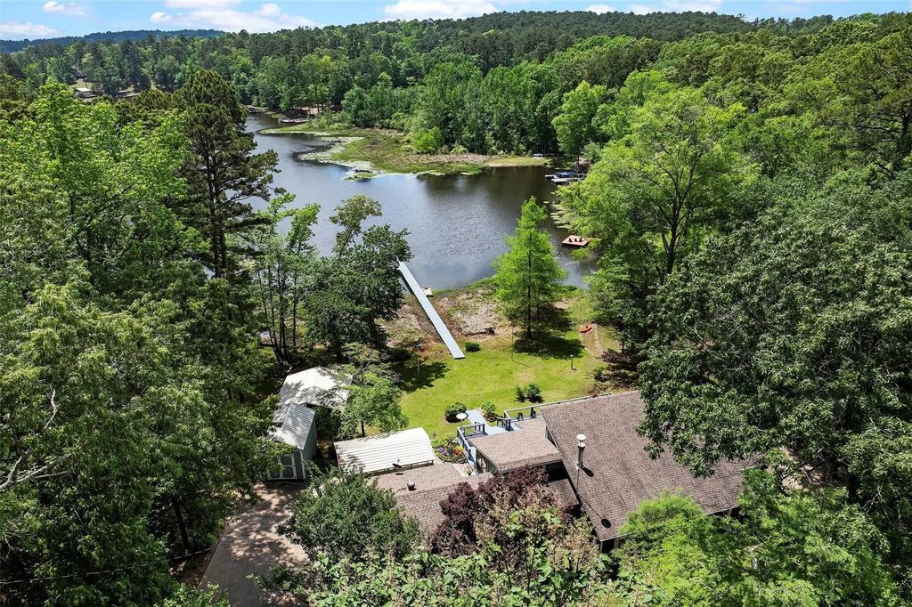 1069 County Road 1596, Avinger