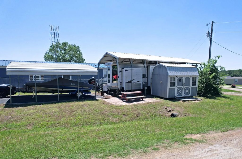 215 Running Bear, Quitman