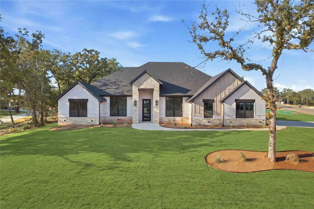 1057 Arbor Vista Drive, Azle