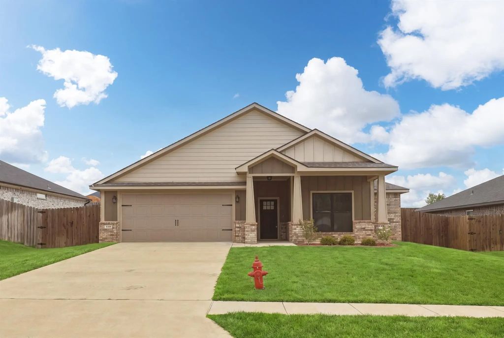16221 Crossing Circle, Lindale